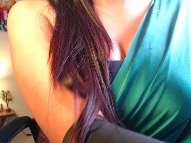 Live sex webcam photo for Ruhani1 #276362878