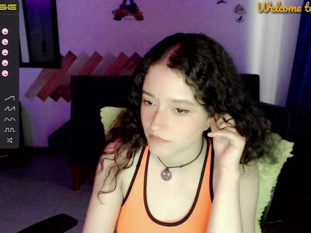 Live sex webcam photo for Rukkiaparis #274069424