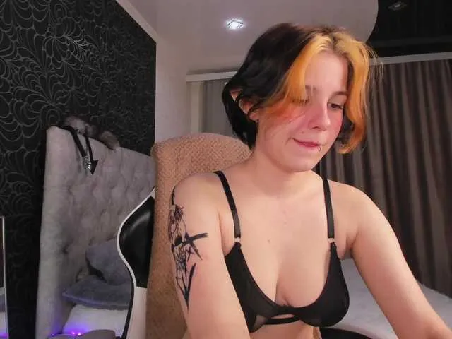 Live sex webcam photo for RuntyStrip #278295383