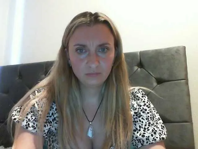 Live sex webcam photo for RuslanaFlower #291333984