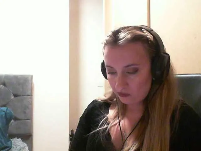 Live sex webcam photo for RuslanaFlower #292069299