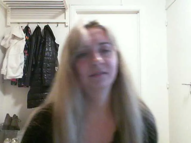 Live sex webcam photo for RuslanaFlower #292075604