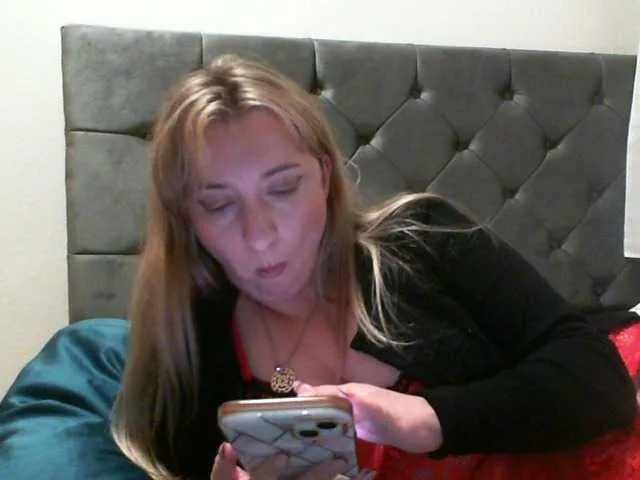 Live sex webcam photo for RuslanaFlower #292137808