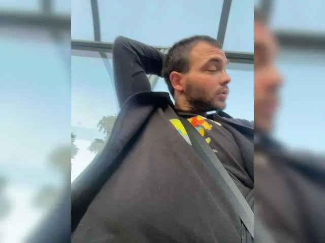 Live sex webcam photo for Ruslann996 #274140225