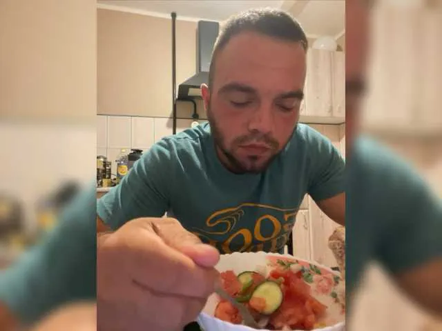 Live sex webcam photo for Ruslann996 #276038214