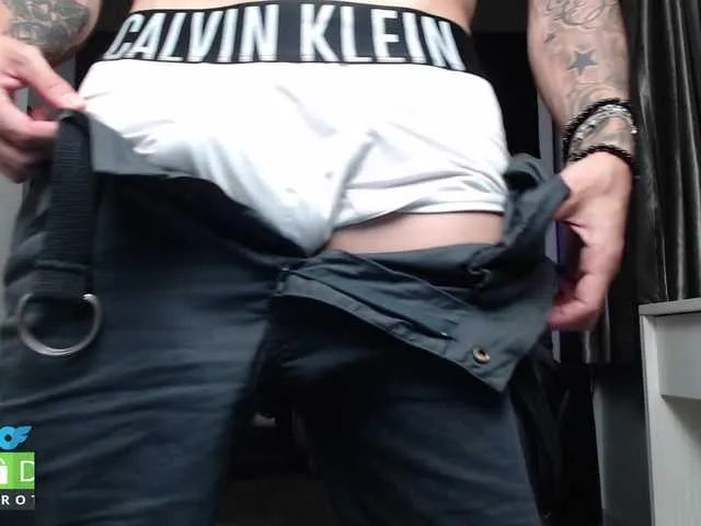 Live sex webcam photo for Rustynf1tZ #275625707