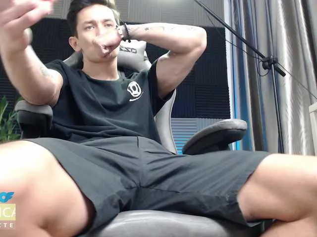 Live sex webcam photo for Rustynf1tZ #275706904