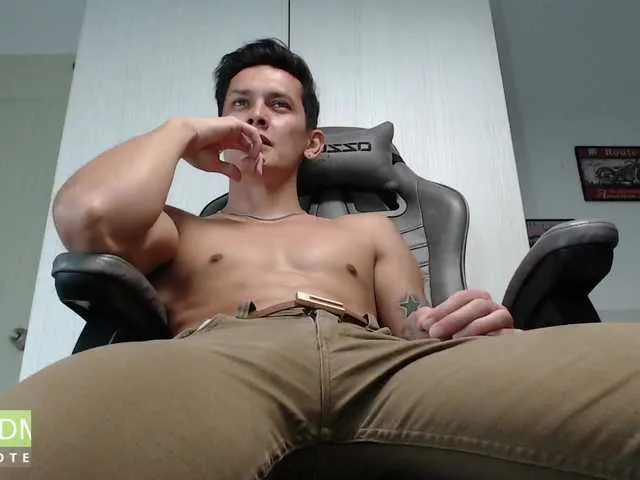 Live sex webcam photo for Rustynf1tZ #289620089