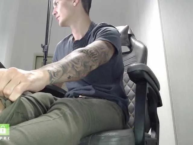 Live sex webcam photo for Rustynf1tZ #290133047