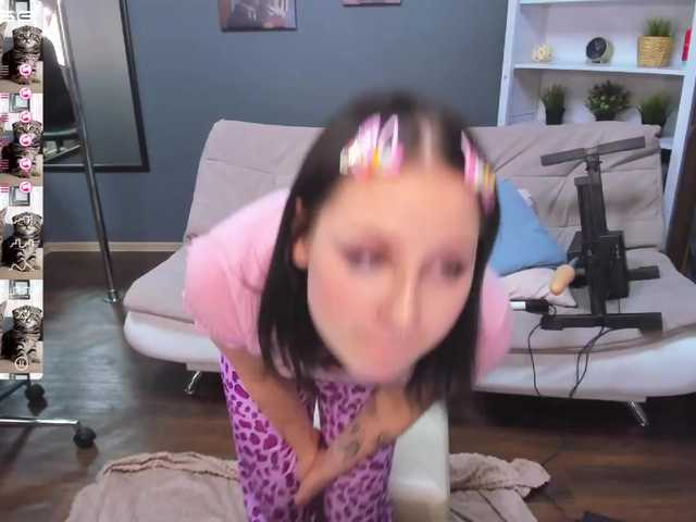 Live sex webcam photo for RuthEven #273214210