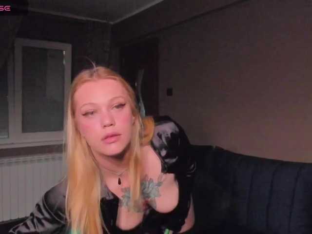 Live sex webcam photo for Ruxandrapurr #277025916