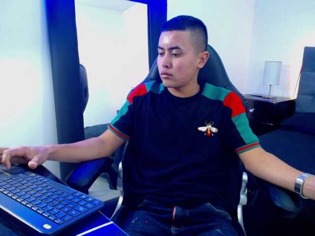 Live sex webcam photo for Ryan-Lee- #277292554