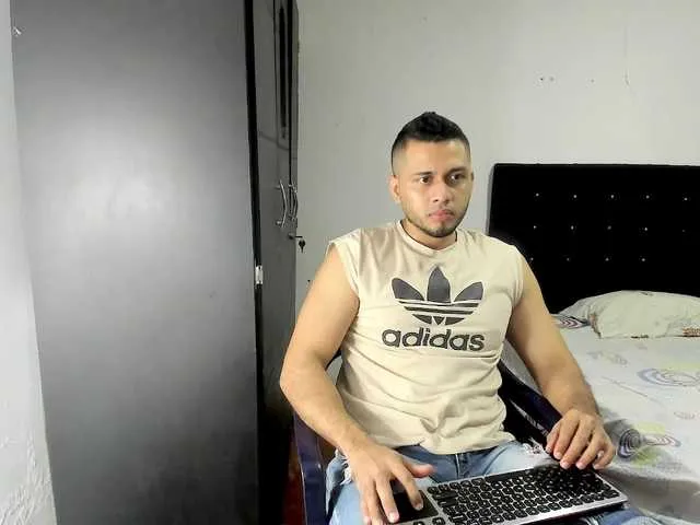Live sex webcam photo for Ryan-xc #291471210