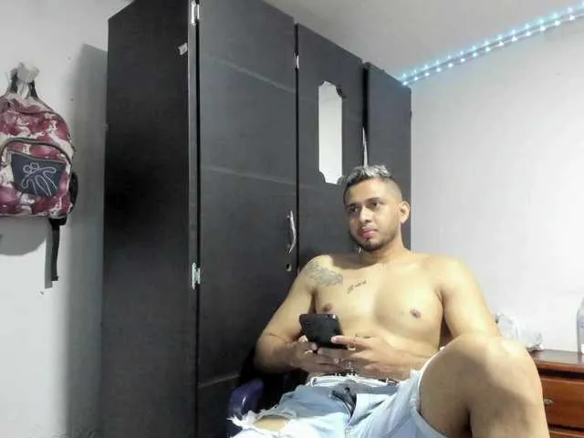 Live sex webcam photo for Ryan-xc #291679229