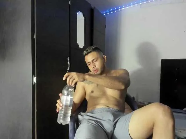 Live sex webcam photo for Ryan-xc #291876857