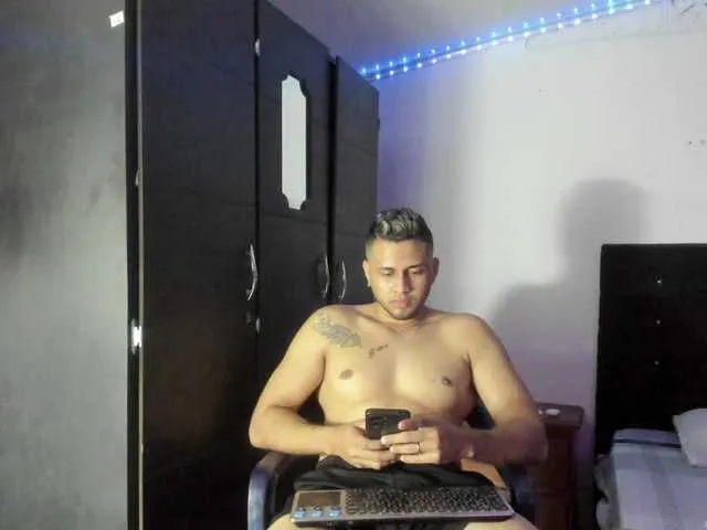 Live sex webcam photo for Ryan-xc #291883768