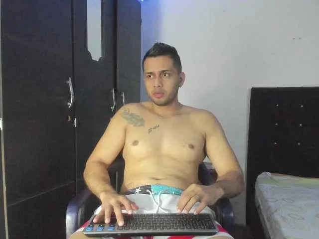 Live sex webcam photo for Ryan-xc #291959305