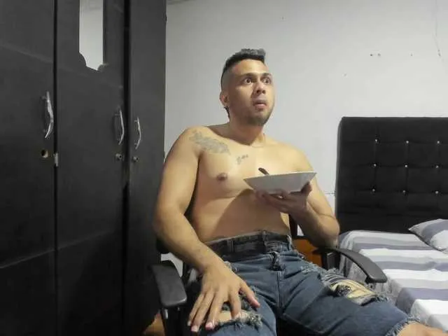 Live sex webcam photo for Ryan-xc #293308400