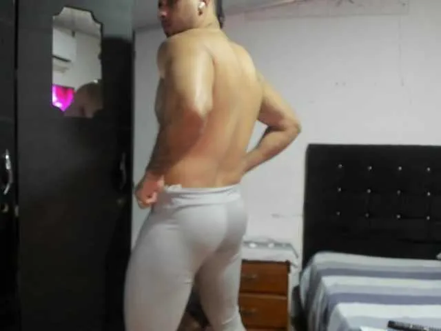 Live sex webcam photo for Ryan-xc #293315565