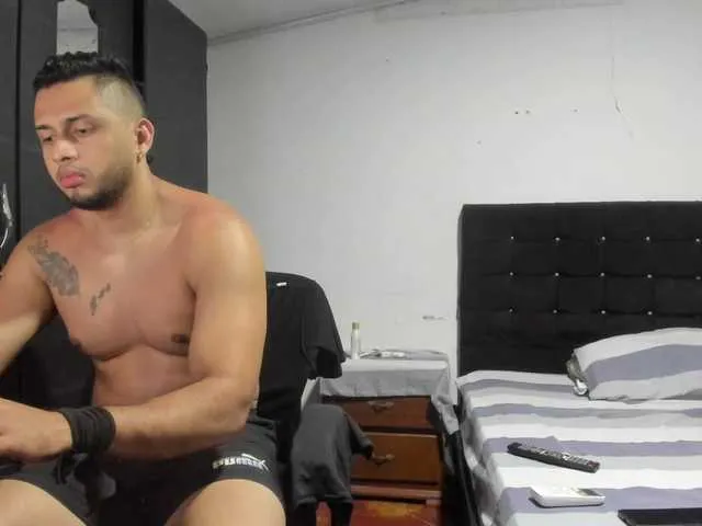 Live sex webcam photo for Ryan-xc #293453827