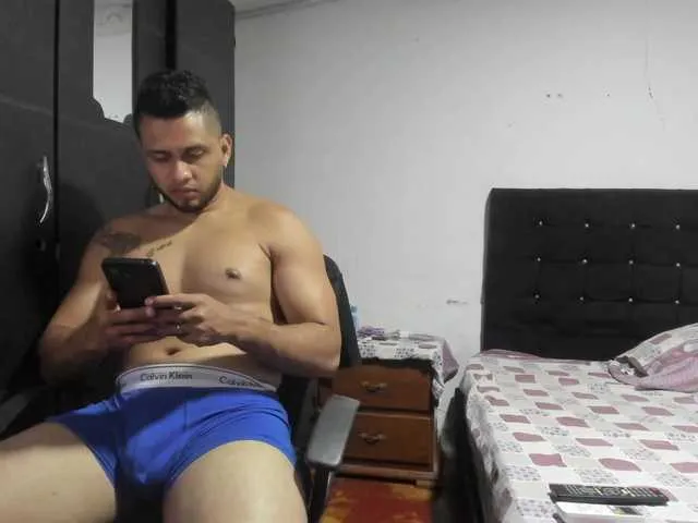 Live sex webcam photo for Ryan-xc #293630897