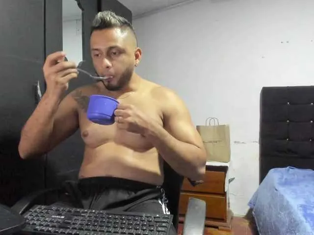 Live sex webcam photo for Ryan-xc #293875318