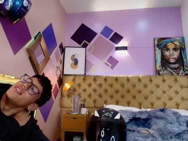 Live sex webcam photo for RyanPricee #291345172