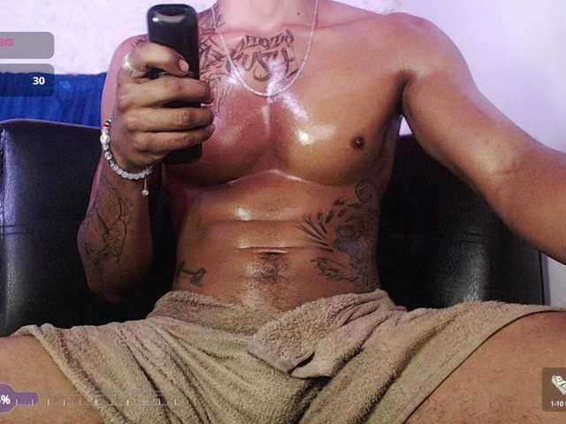 Live sex webcam photo for Ryancoopper #291001195