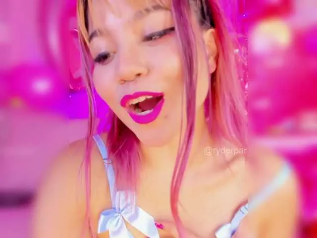 Live sex webcam photo for RyderParker #277656875