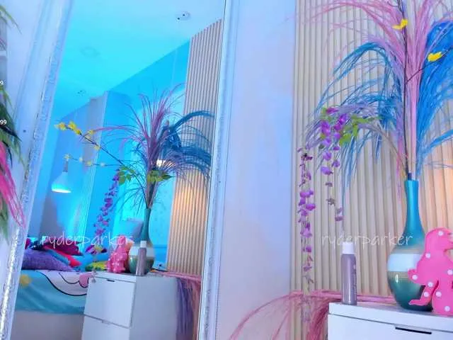 Live sex webcam photo for RyderParker #291350423