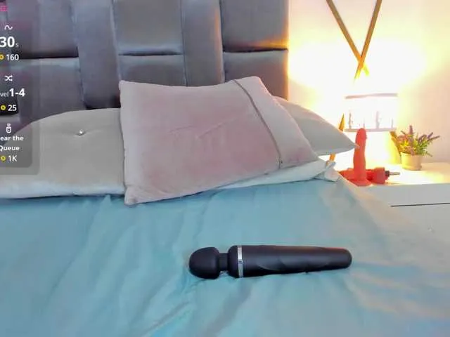 Live sex webcam photo for SARA-LOWEE #290671059