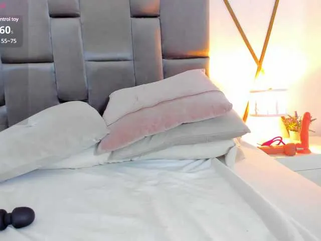 Live sex webcam photo for SARA-LOWEE #290686042