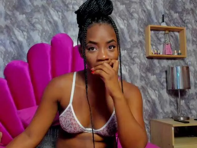 Live sex webcam photo for SARA-REYES #291047338