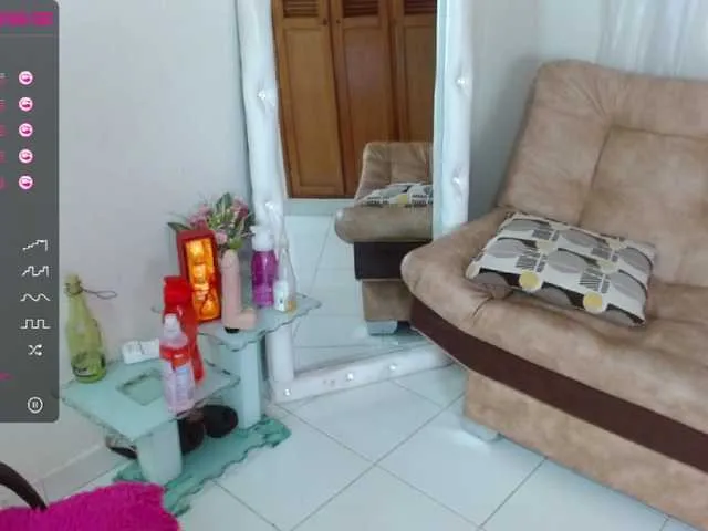 Live sex webcam photo for SARAHBELLEM-1 #272407111