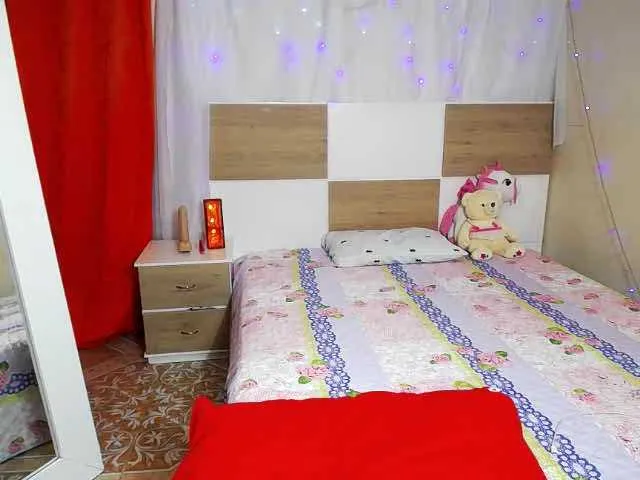 Live sex webcam photo for SARAHBELLEM-1 #272809601