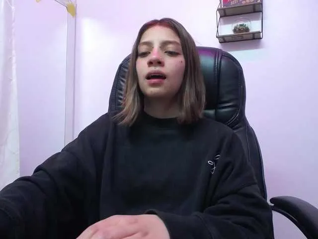 Live sex webcam photo for SARAI-PETITE #290572963