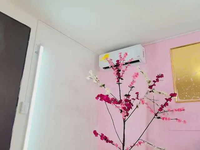 Live sex webcam photo for SCARLETTE04 #290967685
