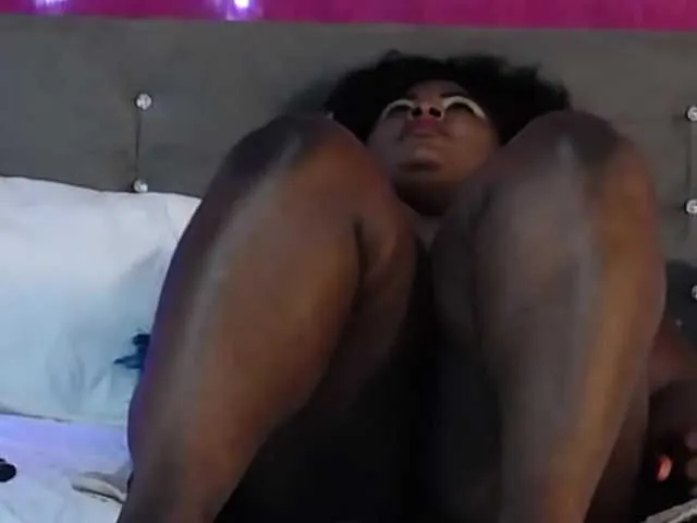 Live sex webcam photo for SEXY-BOMBB #273093559