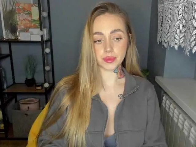 Live sex webcam photo for SEXYcoralie #290237181