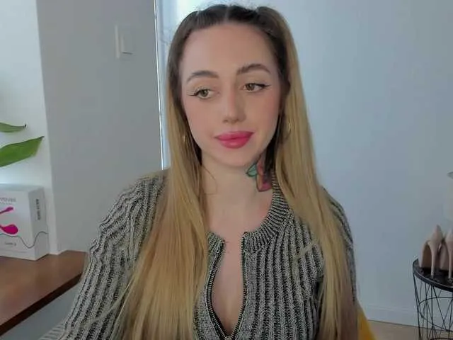 Live sex webcam photo for SEXYcoralie #290367357