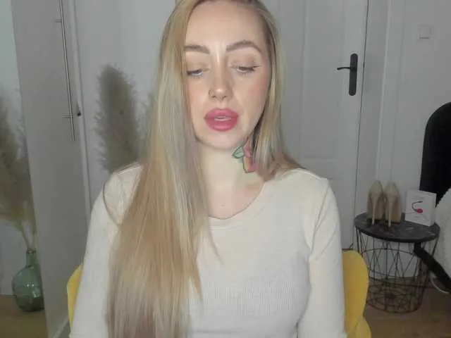 Live sex webcam photo for SEXYcoralie #290521734