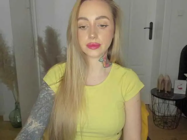 Live sex webcam photo for SEXYcoralie #290787898