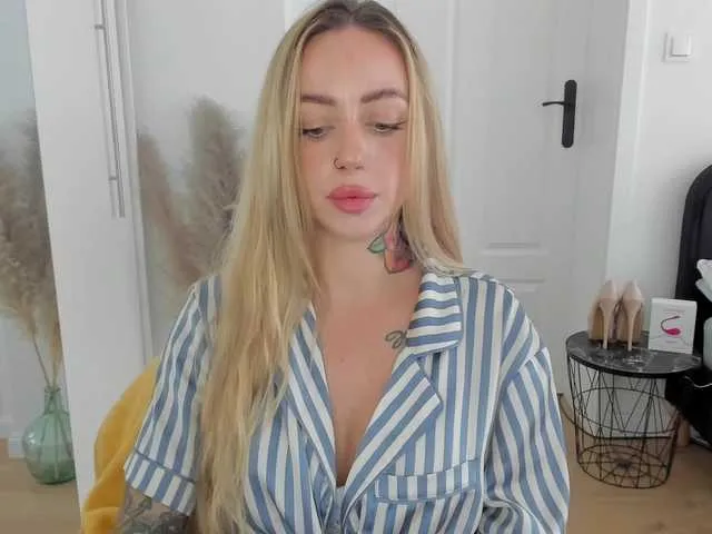 Live sex webcam photo for SEXYcoralie #291527904