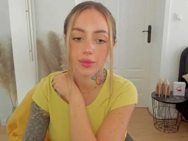 Live sex webcam photo for SEXYcoralie #291797563