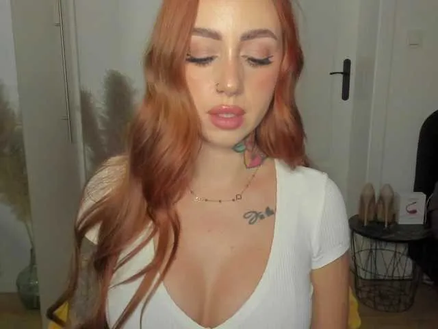 Live sex webcam photo for SEXYcoralie #292269685