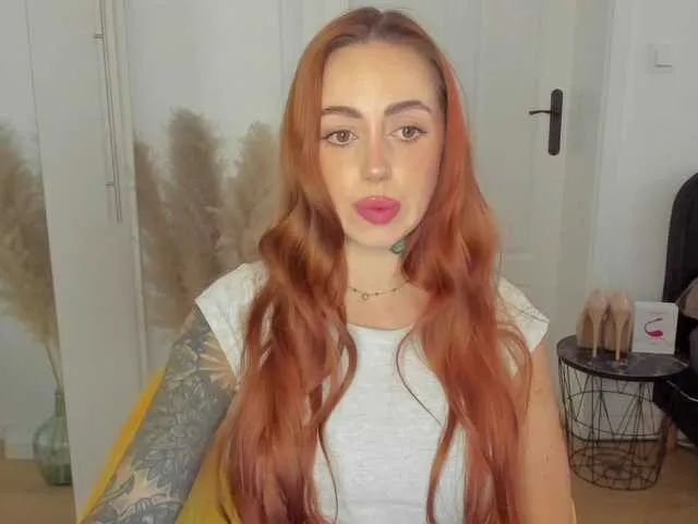 Live sex webcam photo for SEXYcoralie #292354365