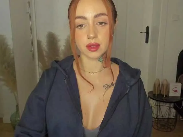 Live sex webcam photo for SEXYcoralie #292363542