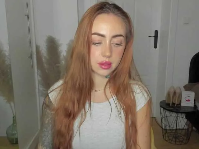 Live sex webcam photo for SEXYcoralie #292422891