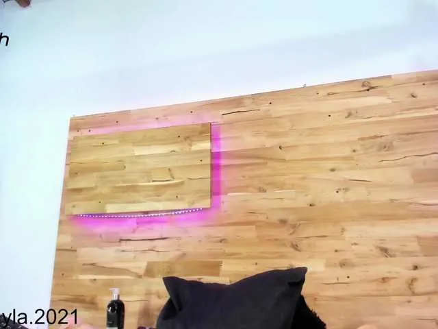 Live sex webcam photo for SHAYLASCARLET #272502272