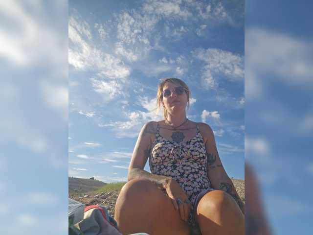 Live sex webcam photo for SHESAFREAK1 #277755206